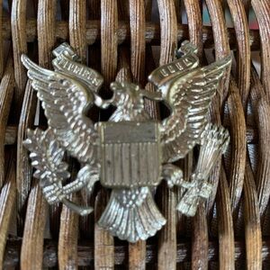 WWII American Civilian volunteer with British visor eagle.